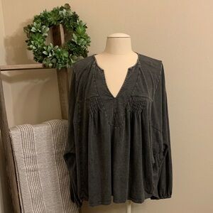 Easel oversized hi-lo top